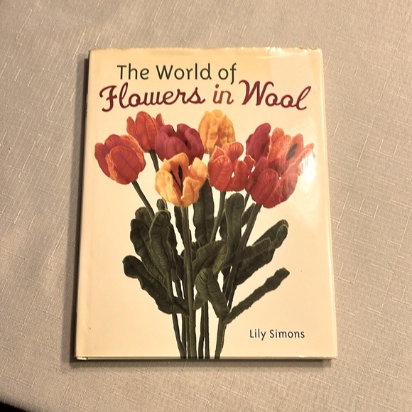 FLOWERS IN WOOL BOOK BY LILY SIMONS - Picture 6 of 15